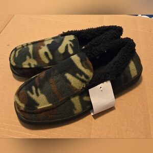 NWT Boy's Climatesmart by Cuddl Duds Camo Fleece Slippers, Size L (5/6)